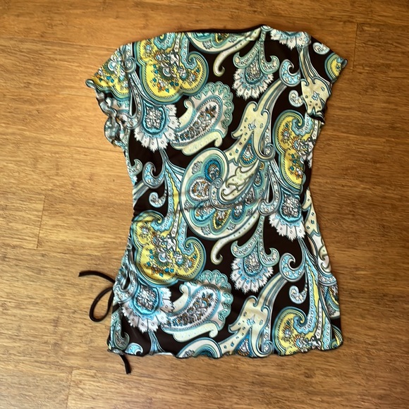 Cross over paisley top - Picture 6 of 6